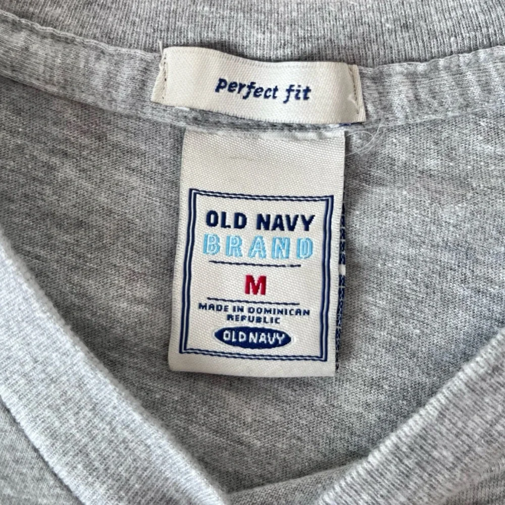 Old Navy Y2k Baby Tee - Picture 4 of 5